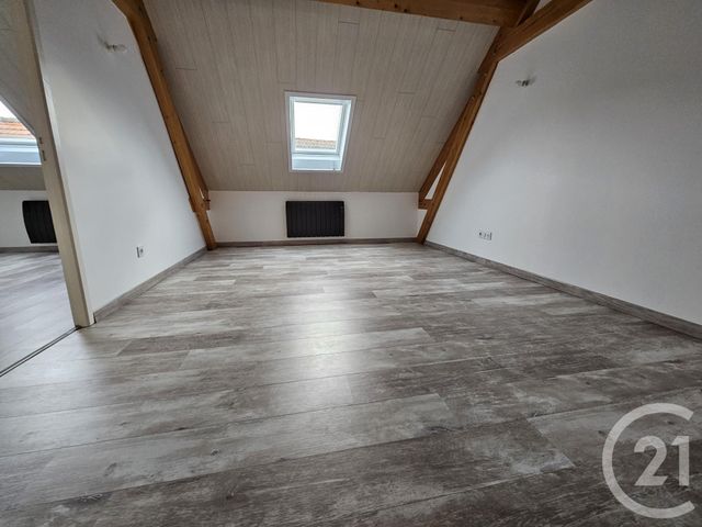 maison à louer - 5 pièces - 144.0 m2 - SASSIERGES ST GERMAIN - 36 - CENTRE - Century 21 Adressimmo