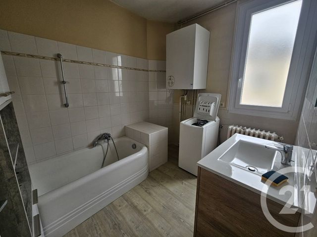Appartement T2 à louer - 2 pièces - 51.2 m2 - CHATEAUROUX - 36 - CENTRE - Century 21 Adressimmo