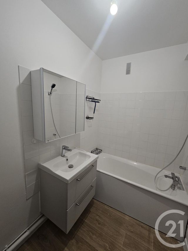 Appartement T3 à louer - 3 pièces - 68.98 m2 - CHATEAUROUX - 36 - CENTRE - Century 21 Adressimmo