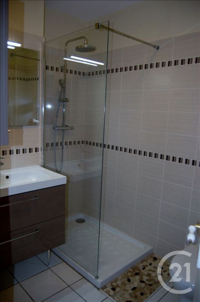 Appartement F3 à louer - 3 pièces - 58.0 m2 - CHATEAUROUX - 36 - CENTRE - Century 21 Adressimmo