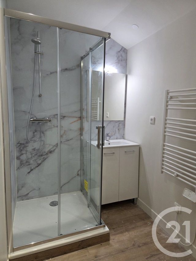 Appartement T2 à louer - 2 pièces - 33.5 m2 - ISSOUDUN - 36 - CENTRE - Century 21 Adressimmo