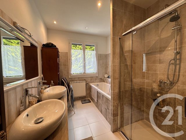maison à vendre - 8 pièces - 200.0 m2 - CHATEAUROUX - 36 - CENTRE - Century 21 Adressimmo
