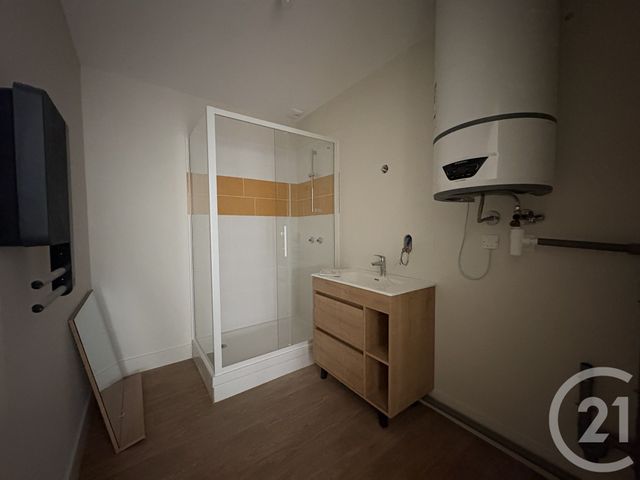 Appartement T2 à louer - 2 pièces - 54.17 m2 - CHATEAUROUX - 36 - CENTRE - Century 21 Adressimmo