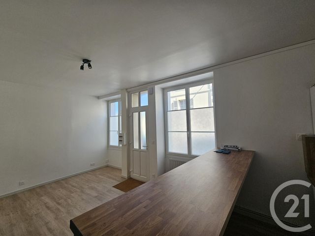 Appartement T2 à louer - 2 pièces - 41.47 m2 - CHATEAUROUX - 36 - CENTRE - Century 21 Adressimmo