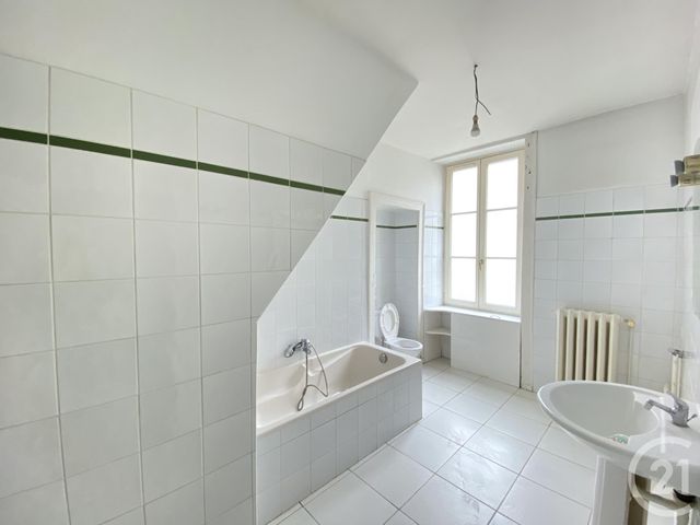 Appartement F4 à louer - 4 pièces - 112.77 m2 - CHATEAUROUX - 36 - CENTRE - Century 21 Adressimmo