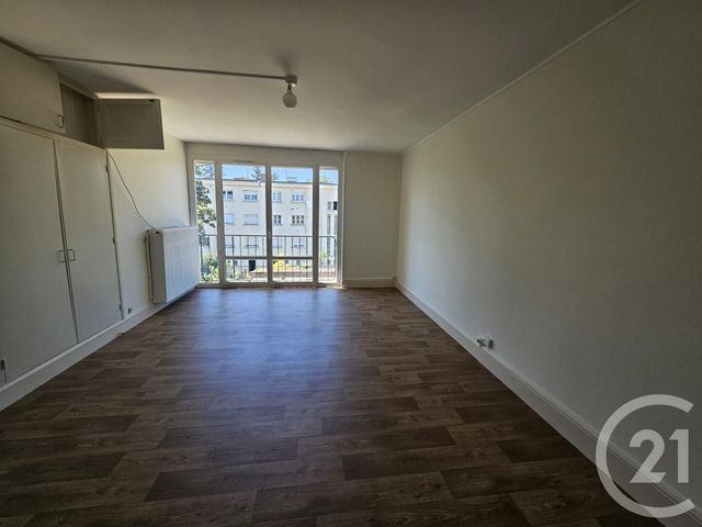 Appartement T3 à louer - 3 pièces - 64.12 m2 - CHATEAUROUX - 36 - CENTRE - Century 21 Adressimmo