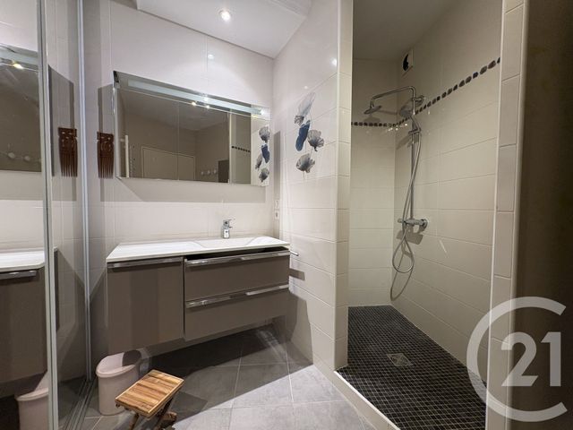 Appartement T3 à louer - 3 pièces - 88.0 m2 - CHATEAUROUX - 36 - CENTRE - Century 21 Adressimmo