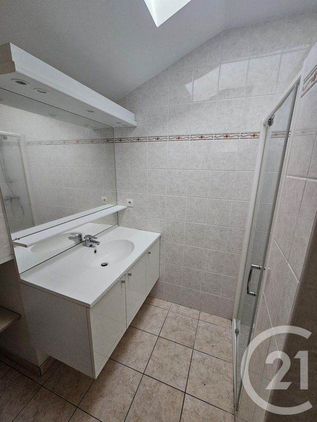 Appartement T2 à louer - 2 pièces - 46.0 m2 - CHATEAUROUX - 36 - CENTRE - Century 21 Adressimmo
