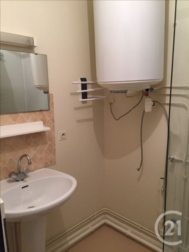 Appartement à louer - 2 pièces - 34.0 m2 - ISSOUDUN - 36 - CENTRE - Century 21 Adressimmo