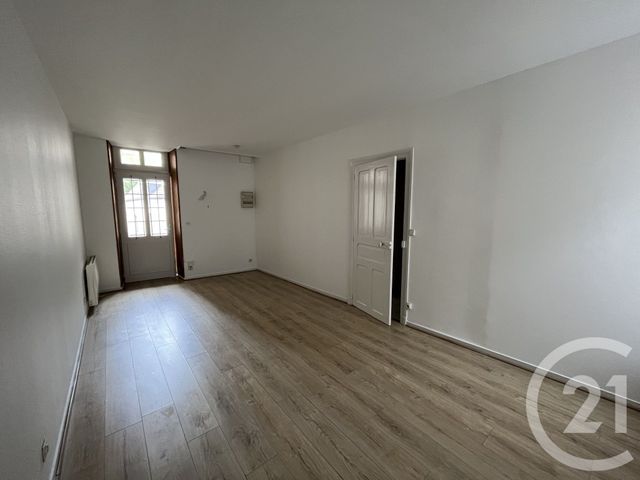 Appartement Studio à louer - 1 pièce - 29.0 m2 - CHATEAUROUX - 36 - CENTRE - Century 21 Adressimmo