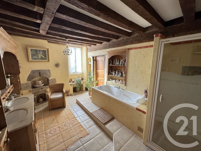 maison à vendre - 6 pièces - 273.36 m2 - ST DENIS DE JOUHET - 36 - CENTRE - Century 21 Adressimmo