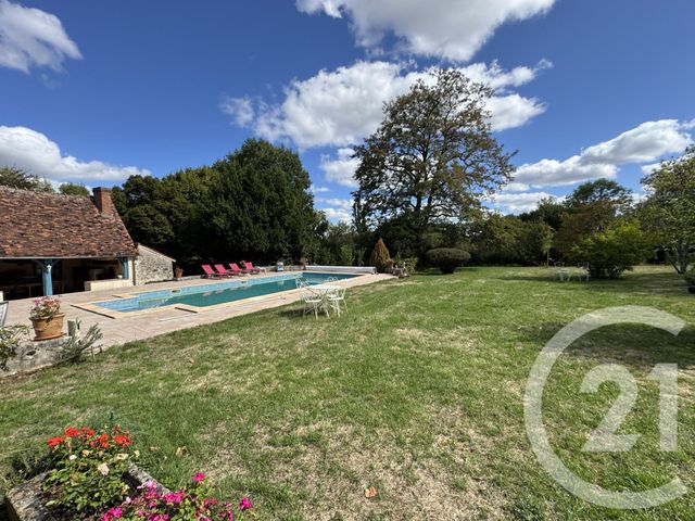 maison à vendre - 6 pièces - 273.36 m2 - ST DENIS DE JOUHET - 36 - CENTRE - Century 21 Adressimmo