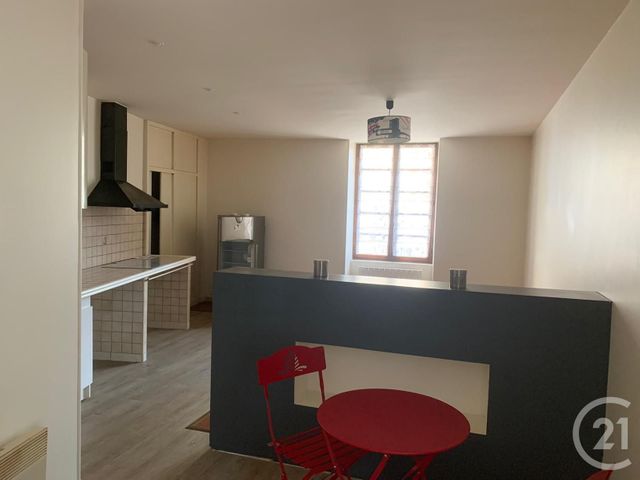 Appartement Triplex à louer - 2 pièces - 43.85 m2 - CHATEAUROUX - 36 - CENTRE - Century 21 Adressimmo