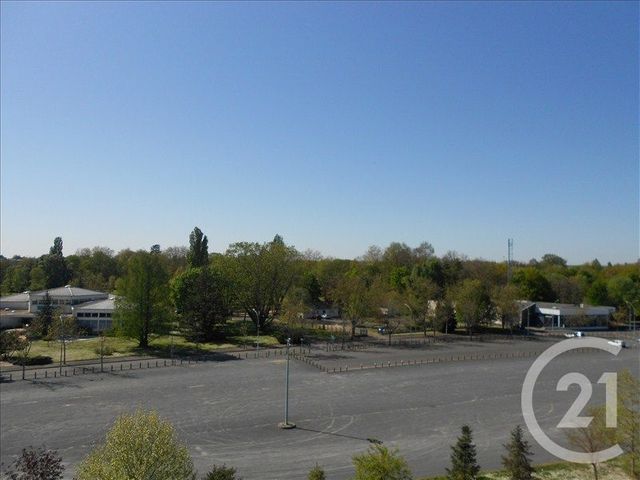 Appartement à louer - 4 pièces - 108.0 m2 - CHATEAUROUX - 36 - CENTRE - Century 21 Adressimmo