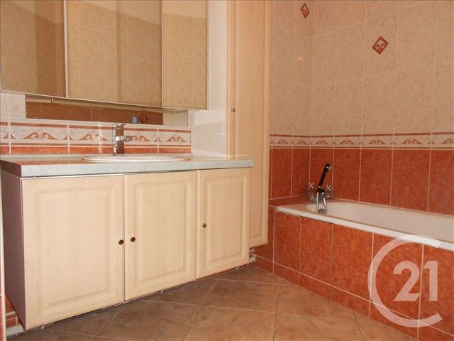 Appartement à louer - 4 pièces - 108.0 m2 - CHATEAUROUX - 36 - CENTRE - Century 21 Adressimmo