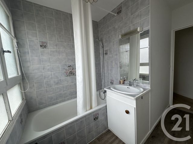 Appartement T3 à louer - 3 pièces - 60.69 m2 - CHATEAUROUX - 36 - CENTRE - Century 21 Adressimmo