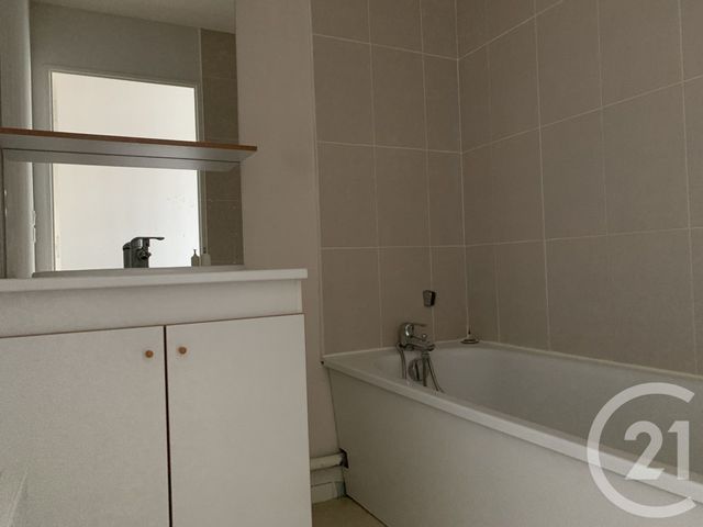 Appartement T3 à louer - 3 pièces - 63.32 m2 - CHATEAUROUX - 36 - CENTRE - Century 21 Adressimmo