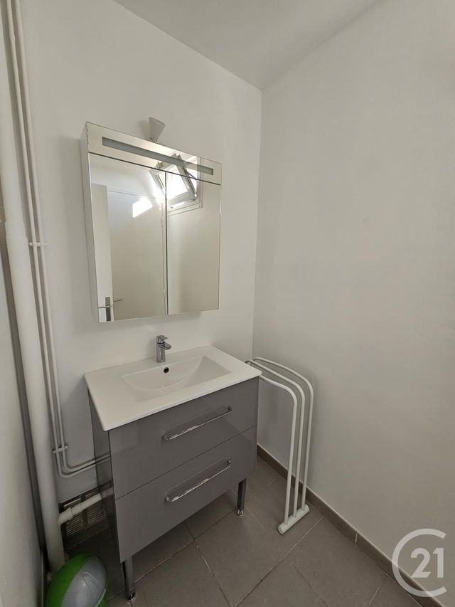 Appartement Studio à louer - 1 pièce - 29.5 m2 - CHATEAUROUX - 36 - CENTRE - Century 21 Adressimmo