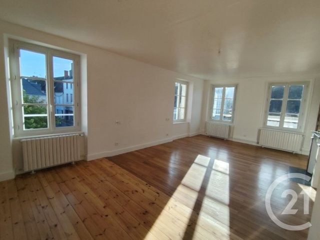 Appartement T6 à louer - 6 pièces - 170.0 m2 - BUZANCAIS - 36 - CENTRE - Century 21 Adressimmo