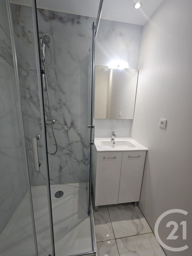 Appartement T1 à louer - 1 pièce - 22.0 m2 - ISSOUDUN - 36 - CENTRE - Century 21 Adressimmo