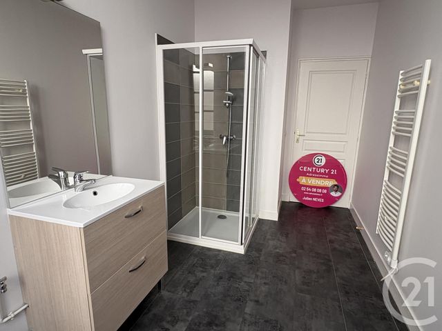 Appartement T3 à vendre - 3 pièces - 76.4 m2 - CHATEAUROUX - 36 - CENTRE - Century 21 Adressimmo