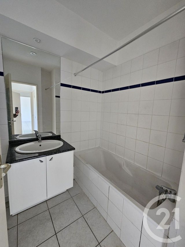 Appartement T2 à louer - 2 pièces - 48.83 m2 - CHATEAUROUX - 36 - CENTRE - Century 21 Adressimmo