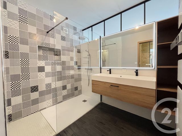 Appartement T3 à louer - 3 pièces - 102.0 m2 - CHATEAUROUX - 36 - CENTRE - Century 21 Adressimmo