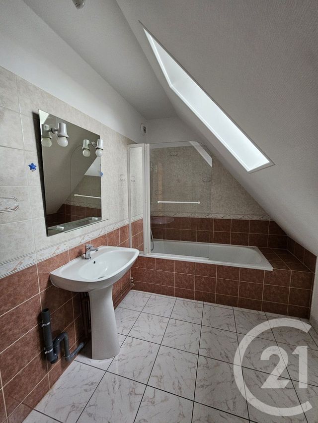 Appartement T2 à louer - 2 pièces - 68.11 m2 - CHATEAUROUX - 36 - CENTRE - Century 21 Adressimmo
