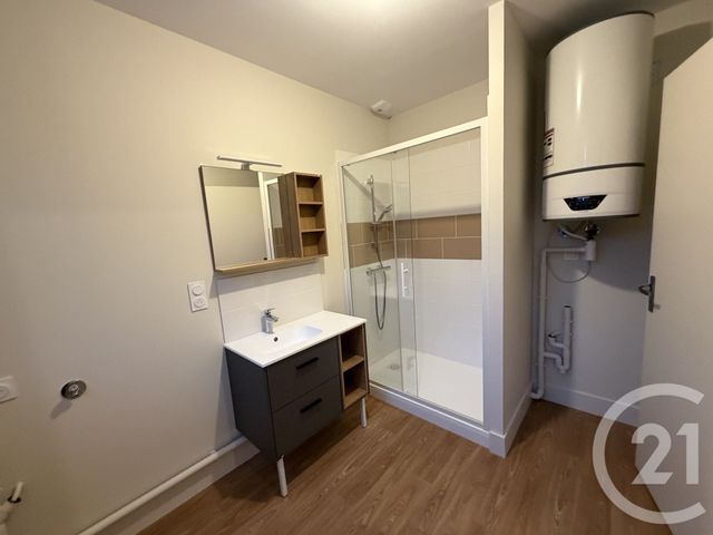 Appartement T2 à louer - 2 pièces - 62.1 m2 - CHATEAUROUX - 36 - CENTRE - Century 21 Adressimmo