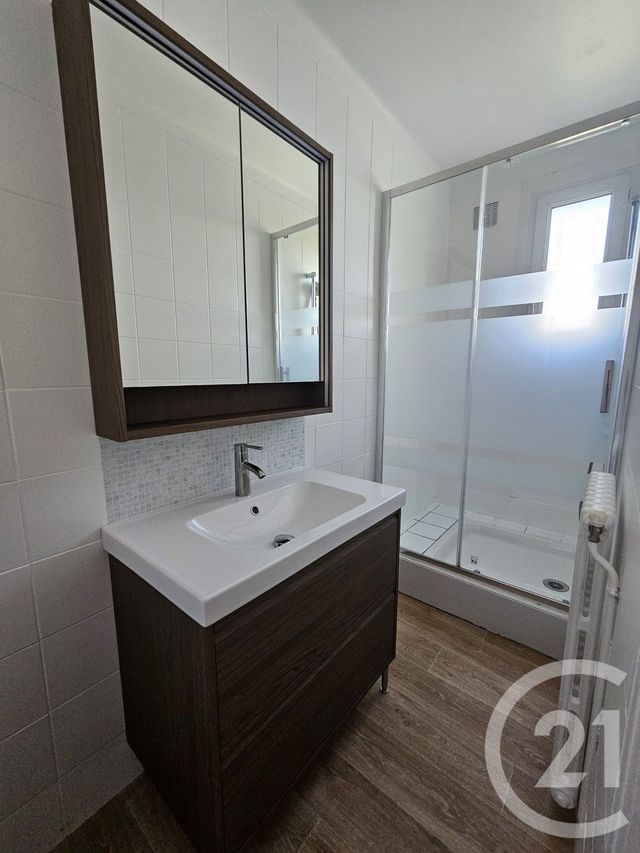 Appartement T3 à louer - 3 pièces - 63.18 m2 - LE POINCONNET - 36 - CENTRE - Century 21 Adressimmo